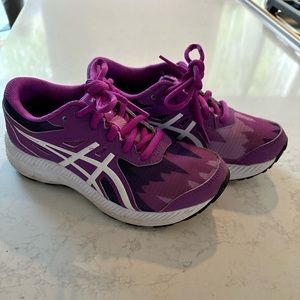 Girls size 1.5 ASICS running shoes